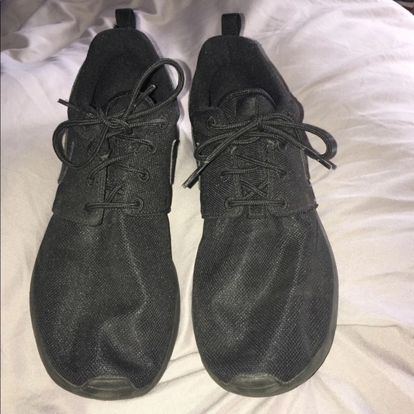 Black Nike Roshe One - Picture 1 of 5
